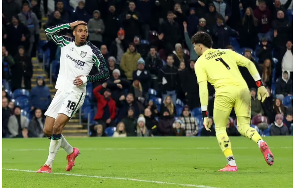 Burnley stopper James Trafford saved two penalties from Sunderland's Wilson Isidior