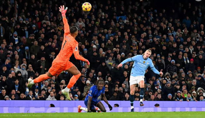 Sanchez made another awful error to allow Erling Haaland to score last Saturday