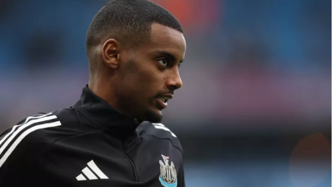 Arsenal handed Alexander Isak transfer warning as Arne Slot makes Liverpool feeling clear